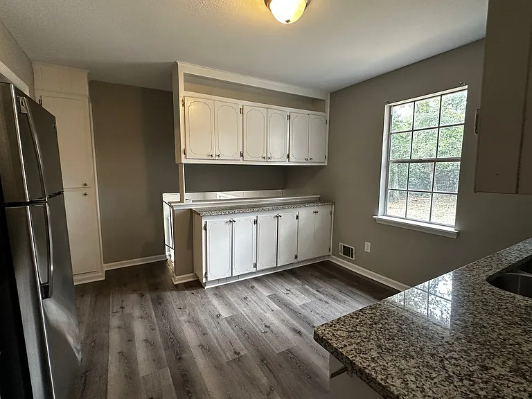 4565 Rockdale Ct — Photo 9