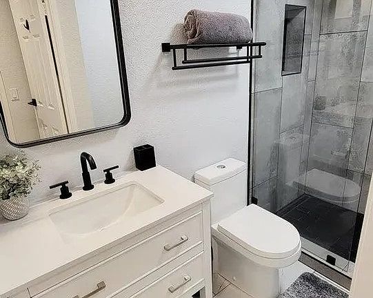 5th image of 2857 N Los Felices Rd #213-21-3