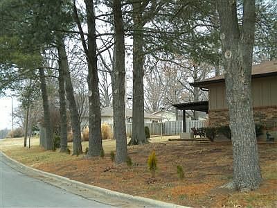 3rd image of 2607 E Glenwood St