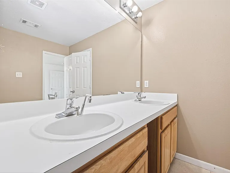 15515 Waldron Cir #B — Photo 22