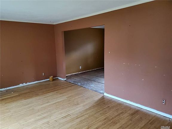 4th image of 15 Margaret Dr