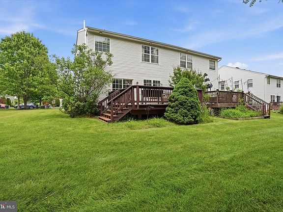 3rd image of 272 Hampshire Dr