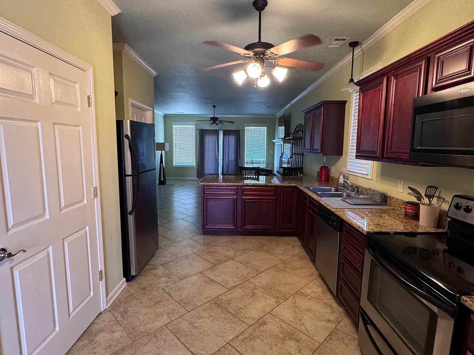 2 bed, 2.5 bath, 1344 sqft, $1,800 — Photo 3