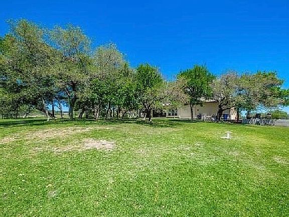 3rd image of 614 Cambridge Dr