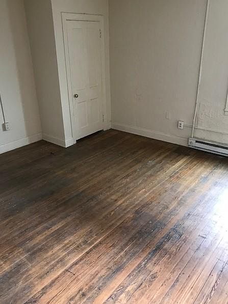 2nd image of 30 E Antietam St APT 2R