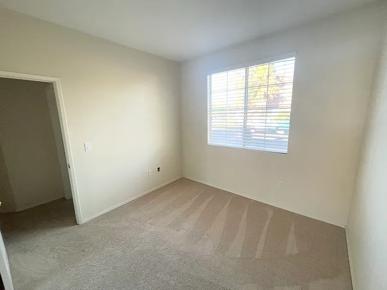 537 Farridge Dr — Photo 12