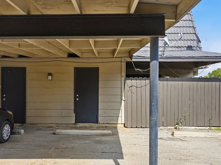 2729 Hurstview Dr — Photo 23