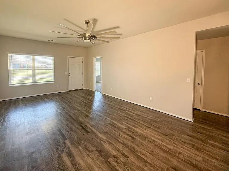 528 Fox Burrow Ln — Photo 3