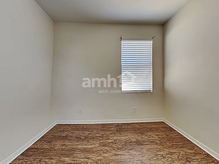 8638 Sandy Plains Dr — Photo 11