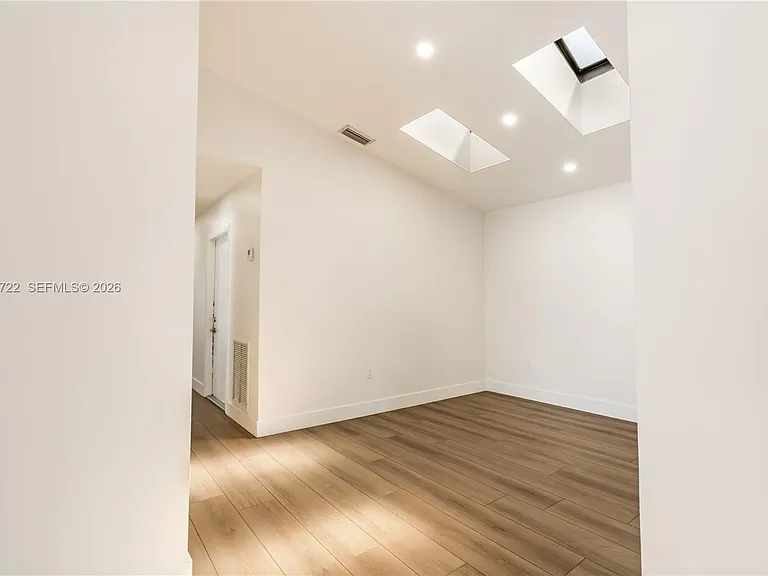 15472 SW 148th Ter — Photo 6
