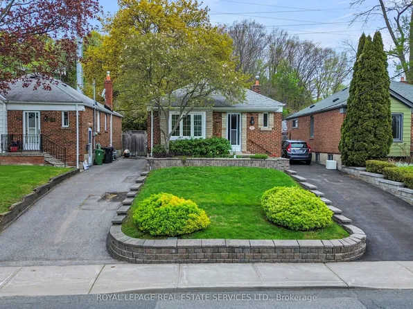 64 Nesbitt Dr, Toronto, ON M4W 2G3