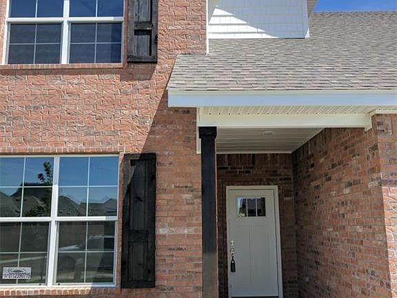 3rd image of 4002 SW Hollyhock St