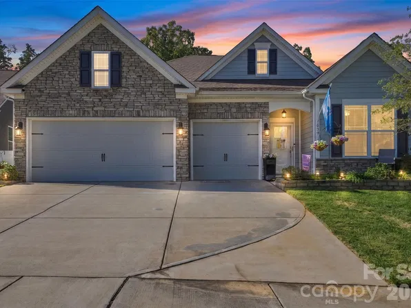 1039 Bonum Rd, Lake Wylie, SC 29710