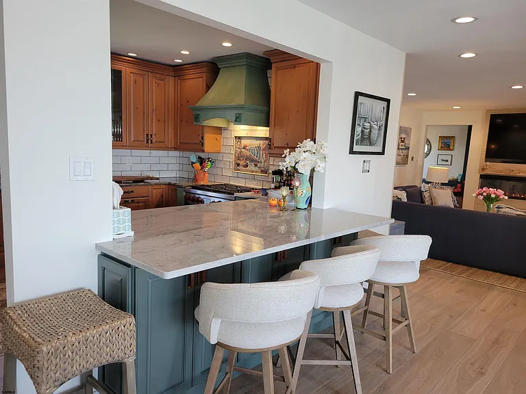 8601 Fulton Ave — Photo 11