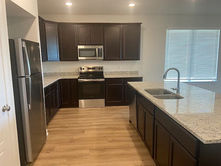 909 James Parker Cir — Photo 8