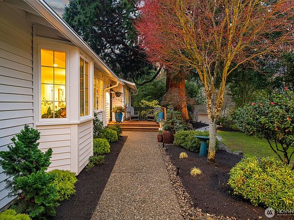 2nd image of 423 SW 189th Place