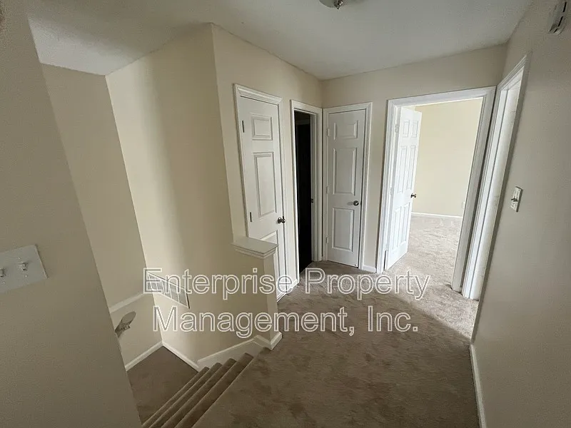 3 bed, 2.5 bath, 1500 sqft, $1,695 — Photo 3