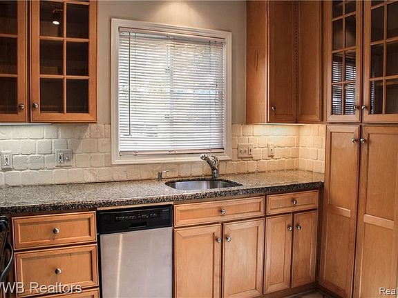 4th image of 715 N Old Woodward Ave #1