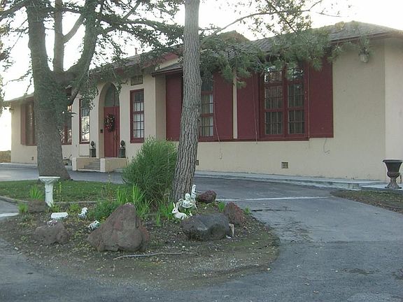 Main Entrance drive way view