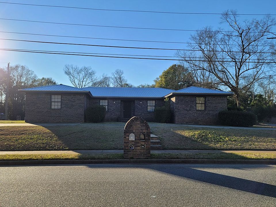 2nd image of 701 N Maple St