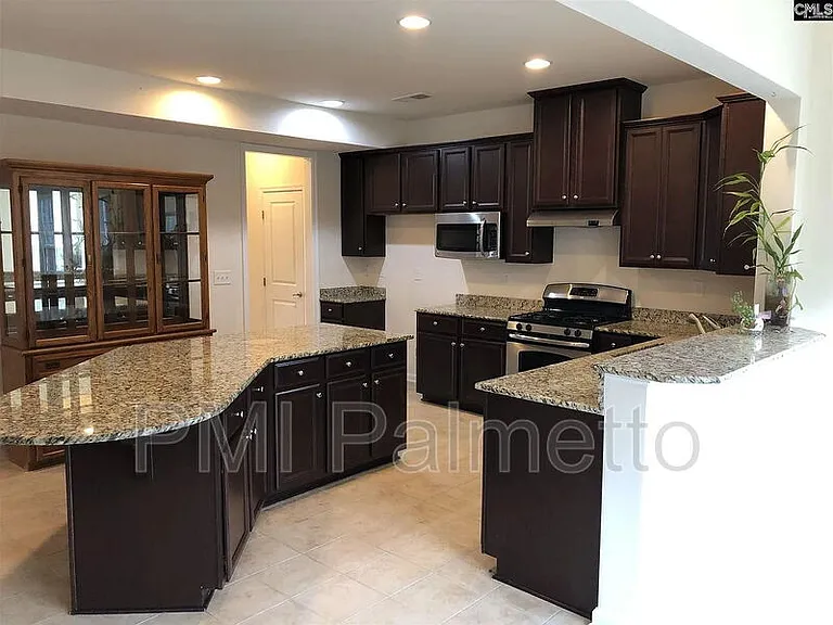 108 Ashford Way — Photo 3