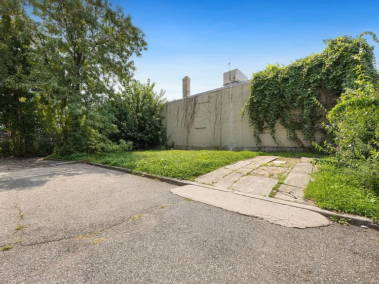 347 Johnston Ave — Photo 24
