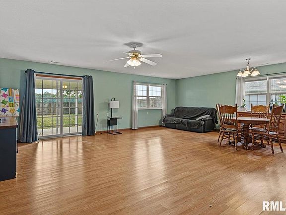 4th image of 2320 White Oaks Dr