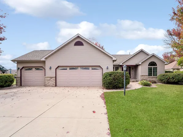 N7981 Carriage Ct, Sherwood, WI 54169