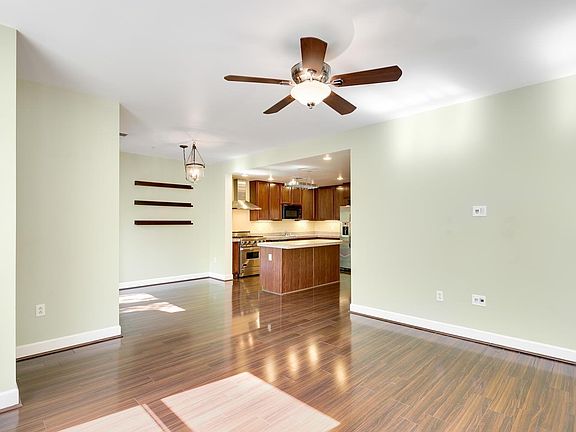 3rd image of 1630 N Clarkson St APT 206