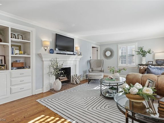 5th image of 21348 Stratford Ave