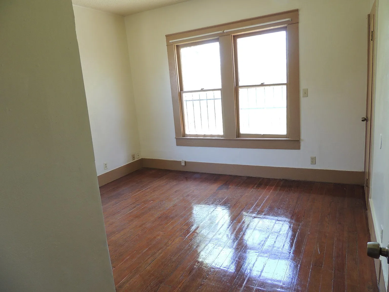 2 bed, 917 sqft, $1,200 — Photo 3