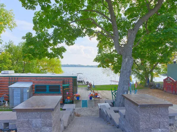 1701 N Shore Dr, Waverly, MN 55390