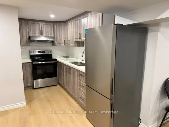 118 Ribblesdale Dr #Basement, Whitby, ON L1N 7C2