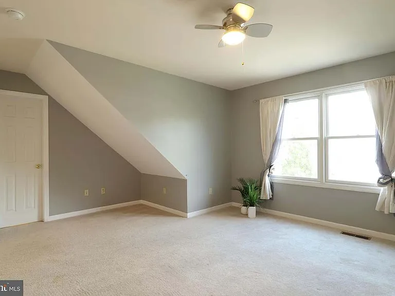 122 Washington Pl — Photo 14
