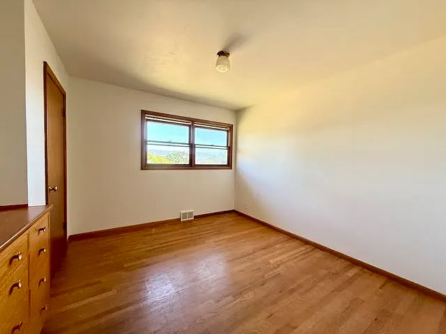 800 E Scenic Dr — Photo 3