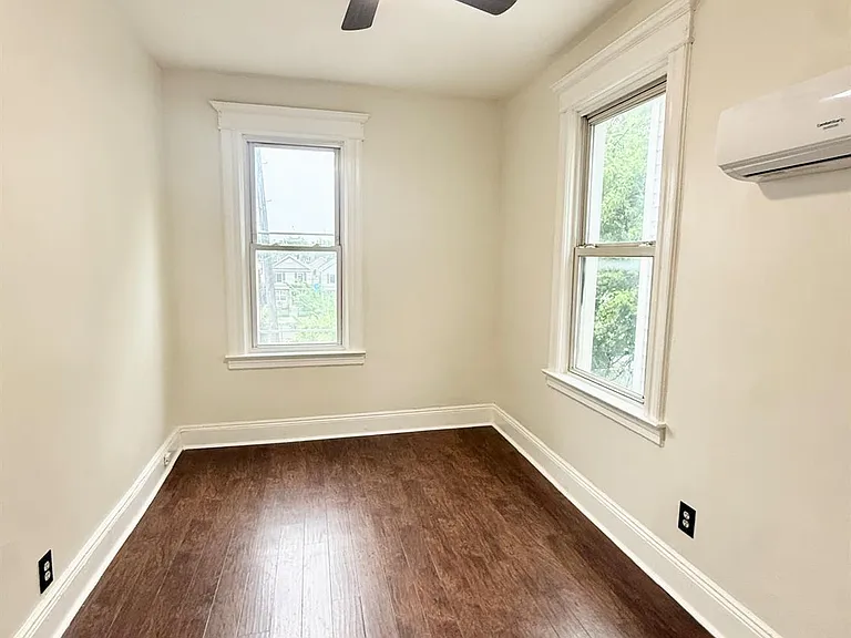 177 Wegman Pkwy — Photo 13
