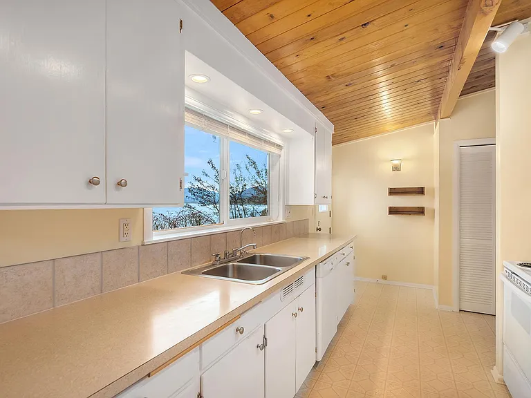 1848 W Lake Sammamish Pkwy SE — Photo 8