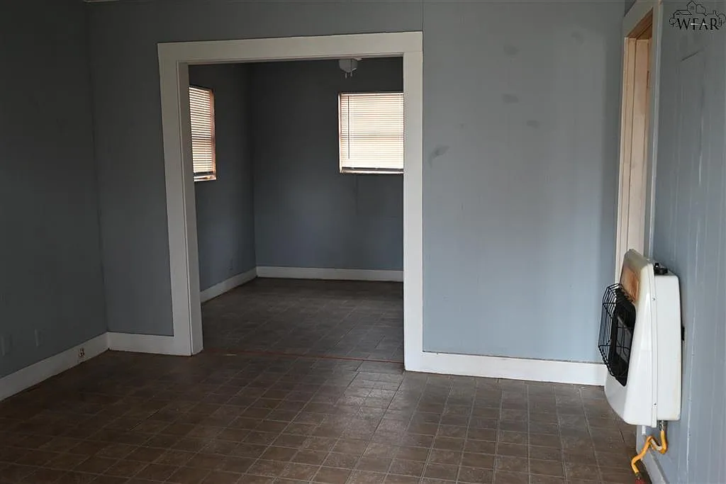 2406 Avenue D - 1 — Photo 3