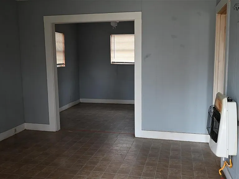 2406 Avenue D — Photo 8