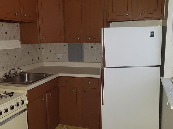 3rd image of 5949 N Kenmore Ave APT 303