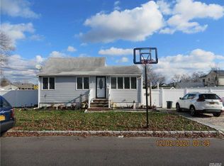 212 14th Ave, West Babylon, NY 11704
