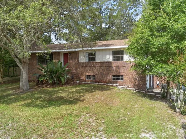 2032 Yorkshire Dr, Deland, FL 32724