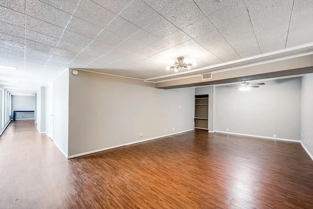 4 bed, 1903 sqft, $2,095 — Photo 2