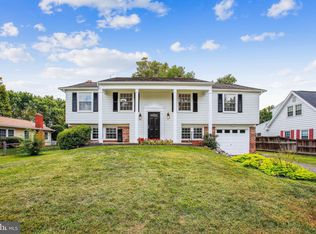 13231 Pearsall Ln, Fairfax, VA 22033
