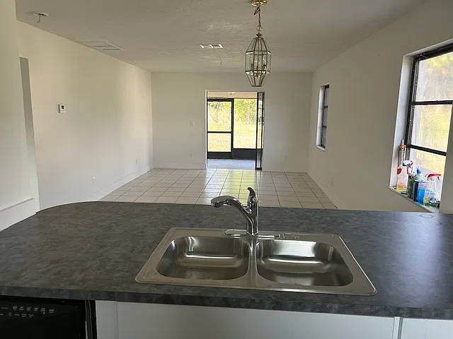 2 bed, 1.5 bath, 1200 sqft, $1,200 — Photo 3