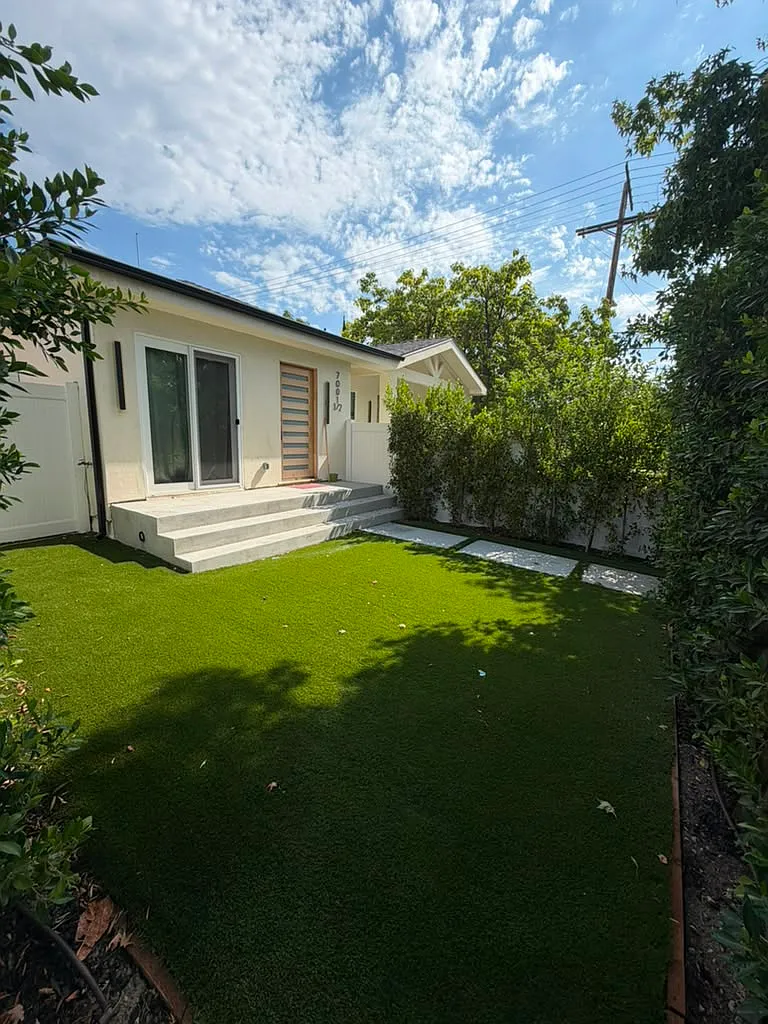 1 bed, 450 sqft, $2,300 — Photo 1