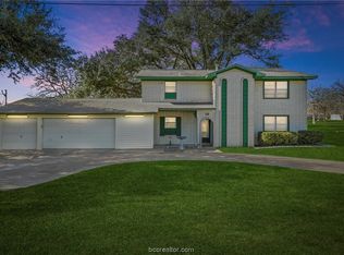 19 Fairway Dr, Hilltop Lakes, TX 77871