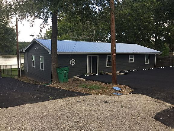 3rd image of 214 Whispering Oaks Trl