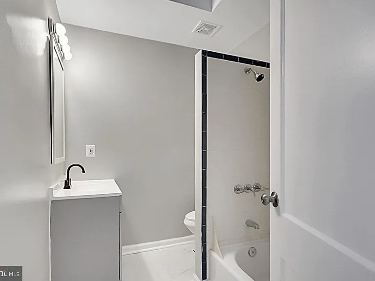 727 Otis Pl NW — Photo 19
