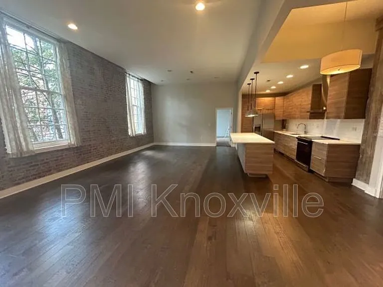 523 N Bertrand St #205 — Photo 6